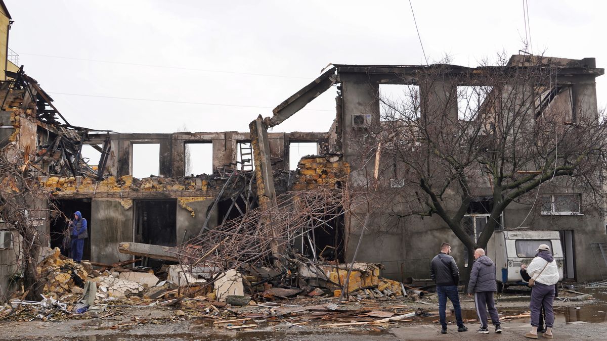 Odessa, Ukraina, 23.02.2024. Zniszczenia po ataku rosyjskich dronów w Odessie, 23 bm. W wyniku ataku zginęły 3 osoby. Trwa inwazja Rosji na Ukrainę. (sko) PAP/Alena Solomonova