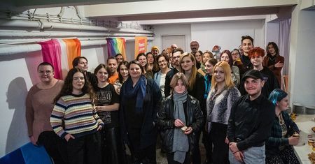 Bezpłatne wsparcie psychologiczne dla młodych osób. Piwnica Labiryntu to idealne miejsce do spotkań