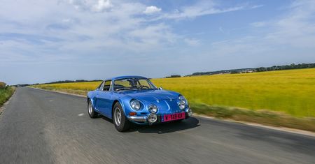 Czym jest duch Alpine A110? Szukam go w pierwowzorze na drogach Normandii