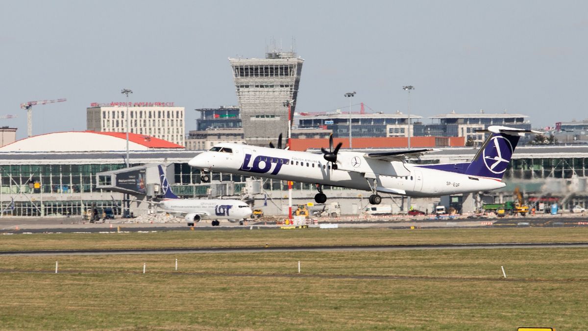 reporter_baza_2022-04
12.04.2022 Warszawa, lotnisko Chopina start samolotu PLL LOT De Havilland Canada Dash 8-400, Fot Tomasz Jastrzebowski/REPORTER
Tomasz Jastrzebowski/REPORTER