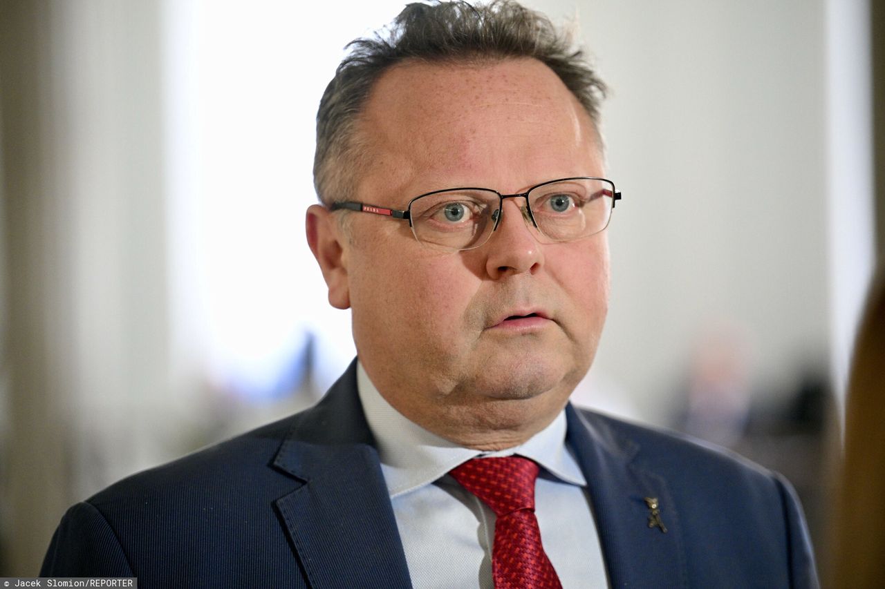 Czarne chmury nad Szejną. Jego odejścia chcą Tusk i Sikorski
