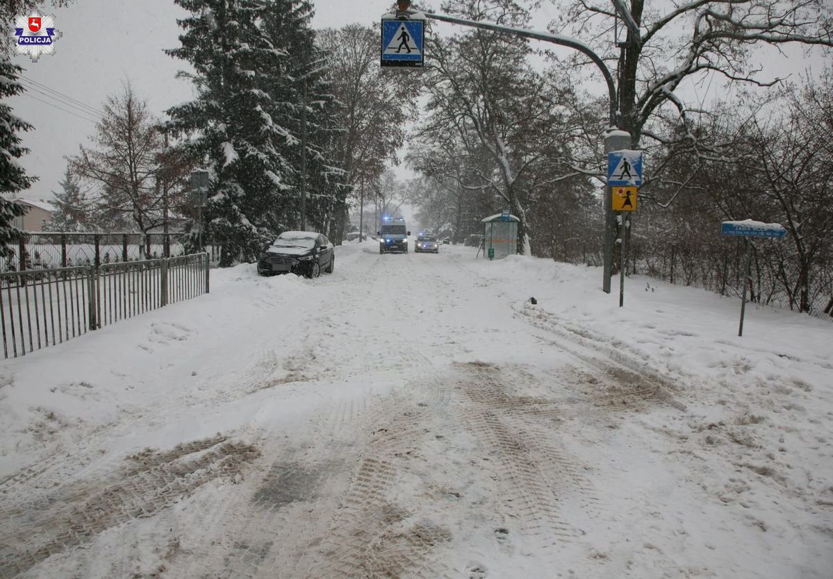 Potrącenie 14-latki przy szkole. Policja szuka kierowcy busa