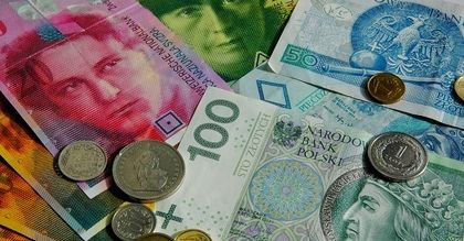 Frank i dolar mogą podrożeć. Dwa czynniki nie sprzyjają złotemu