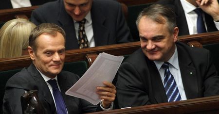 Raport NIK dotyczący umowy z Gazpromem to cios w Donalda Tuska i Waldemara Pawlaka