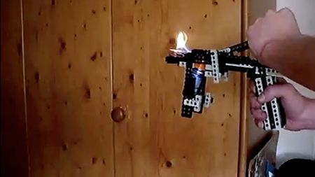 Miotacz ognia z klocków LEGO (wideo) 1