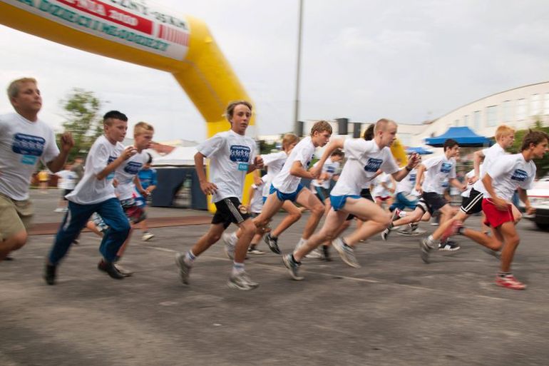 Start biegu dla dzieci w Jaworznie. Fot. Jaroslaw Galecki / EDYTOR.net / Newspix.pl