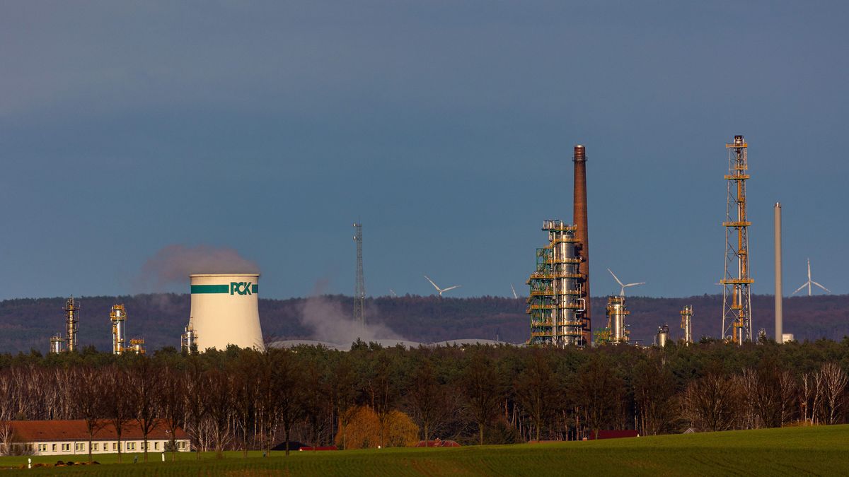 Vapor released from a cooling tower at the PCK Schwedt oil refinery operated by PCK Raffinerie GmbH, a subsidiary of Rosneft Oil Co., in Schwedt, Germany, on Thursday, April 7, 2022. The PCK refinery, which handles Russian oil delivered via the Druzhba pipeline, supplies 95% of the gasoline, diesel, heating oil and kerosene to Berlin and Brandenburg. Photographer: Krisztian Bocsi/Bloomberg via Getty Images