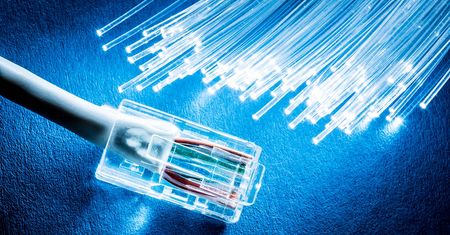 Ile kosztuje internet stacjonarny w Polsce. Przeglądamy oferty