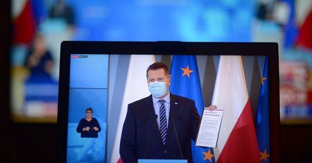 Kiedy starsi uczniowie wrócą do szkół? Przemysław Czarnek komentuje