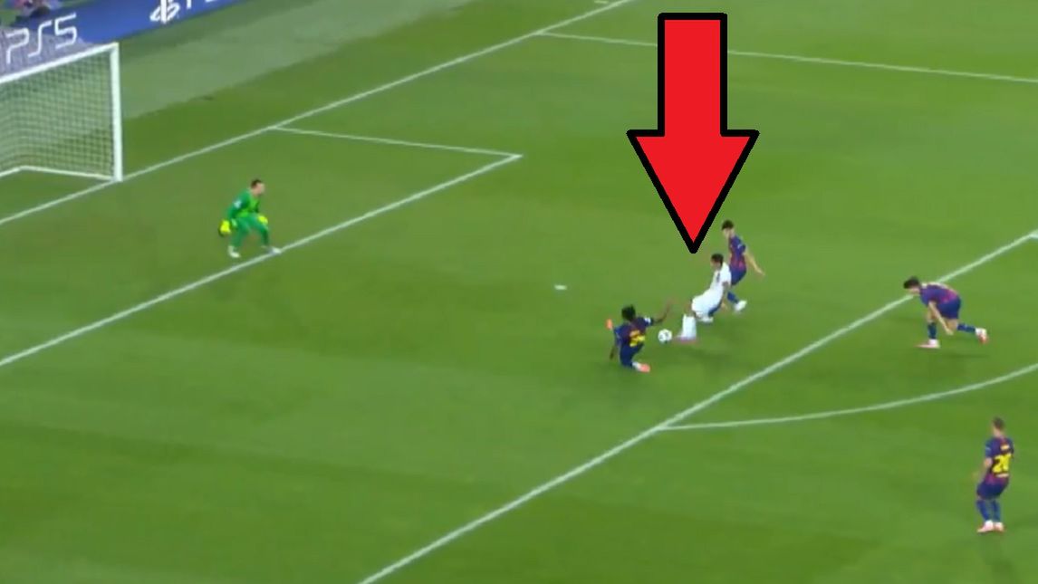 Twitter / Screen / Canal+Sport / Na zdjęciu: Senny Mayulu pokonał Wojciecha Szczęsnego