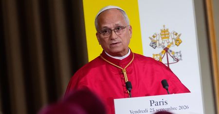 Papież w Pałacu Elizejskim. Wskazał na "nieodzowny fundament"