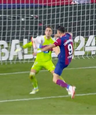 Lewandowski "oddał hołd". Hiszpanie przypomnieli legendarnego gola
