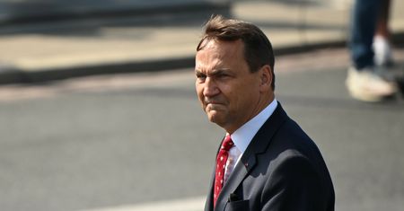 Lepiej, żeby Ukraina załatwiła to, "jak najszybciej". Sikorski o Wołyniu