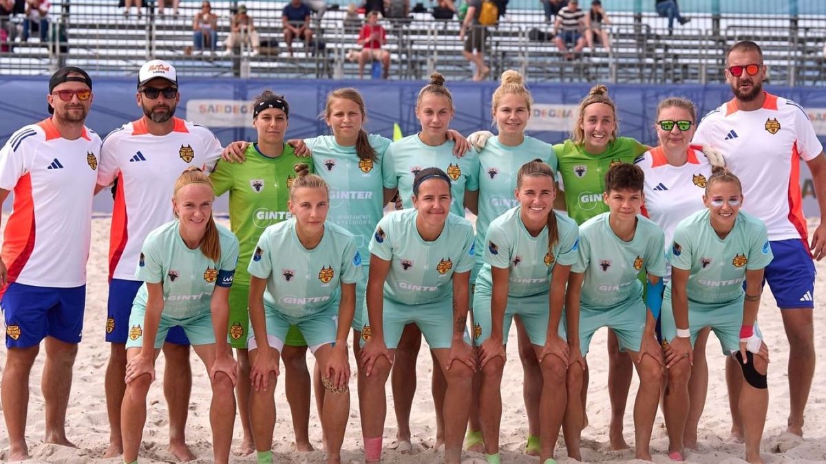 Zdjęcie okładkowe artykułu: Facebook / reddevilsbeachsoccer / Na zdjęciu: Red Devils Ladies Chojnice