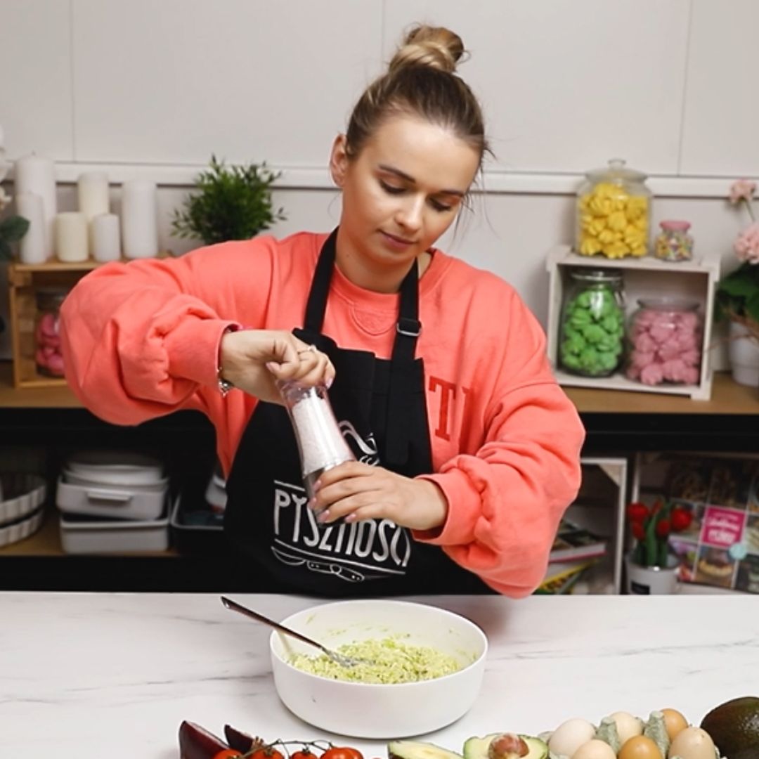 Powstałą mieszankę doprawiam do smaku