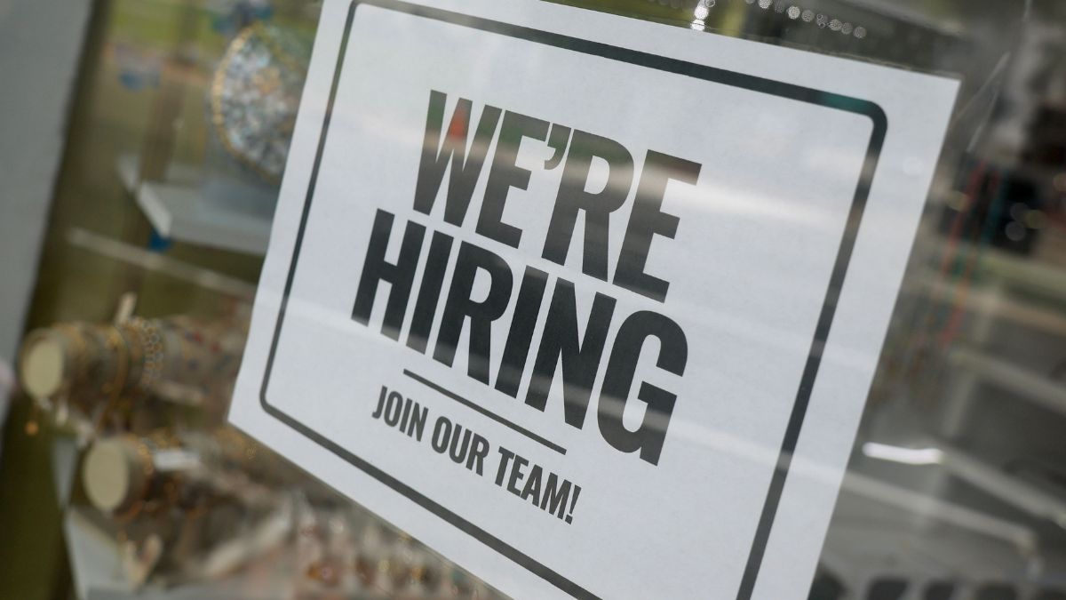 Klienci płacą rekruterom, by znaleźli im pracę. Nowy trend w USA