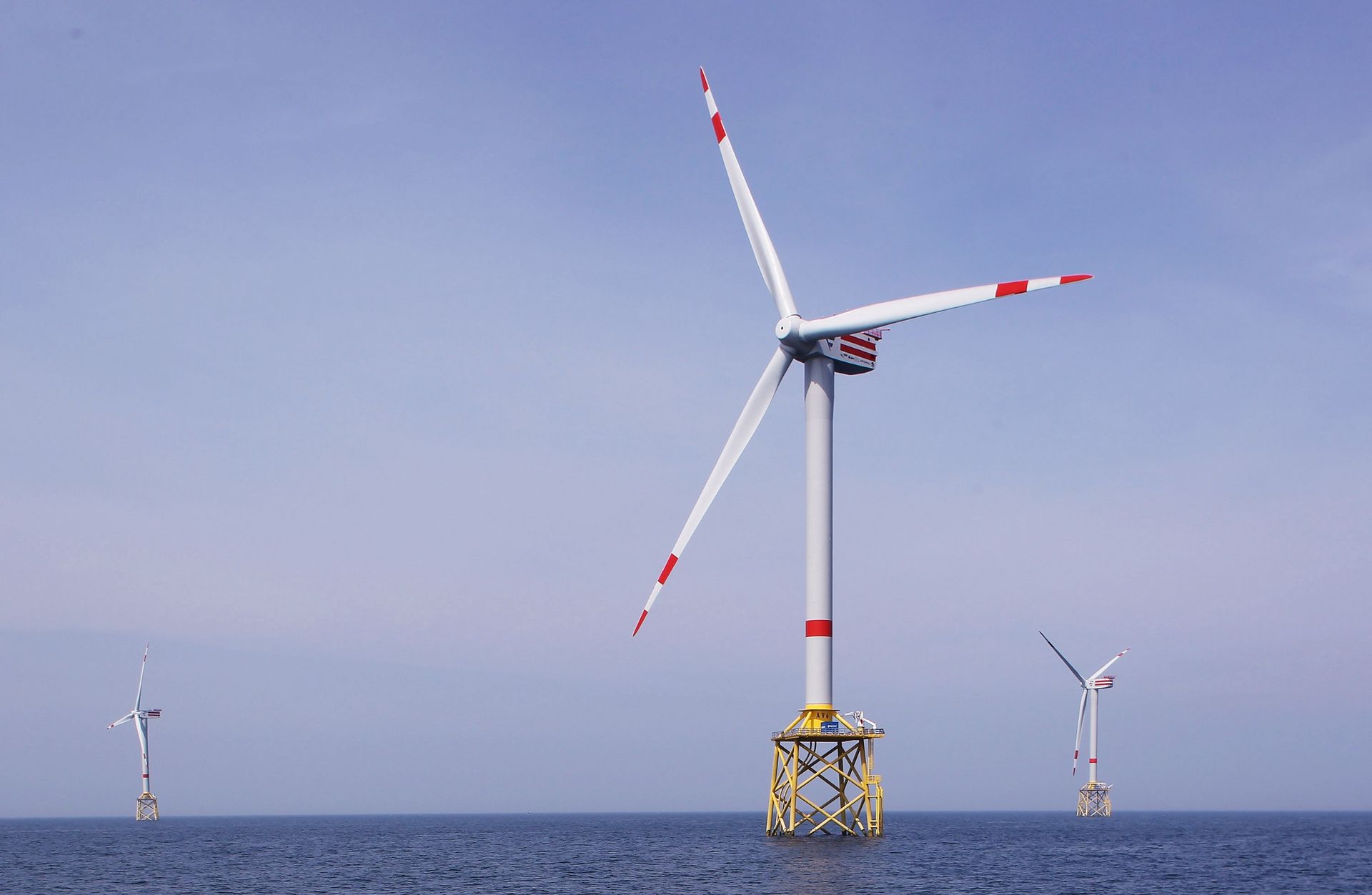 Koniec pewnej epoki. Niemcy przed czasem rozbierają pierwszą morską farmę wiatrową