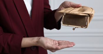 Kobiety częściej pobierają niższe emerytury. ZUS pokazał skalę różnicy