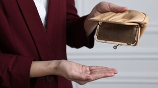 Kobiety częściej pobierają niższe emerytury. ZUS pokazał skalę różnicy