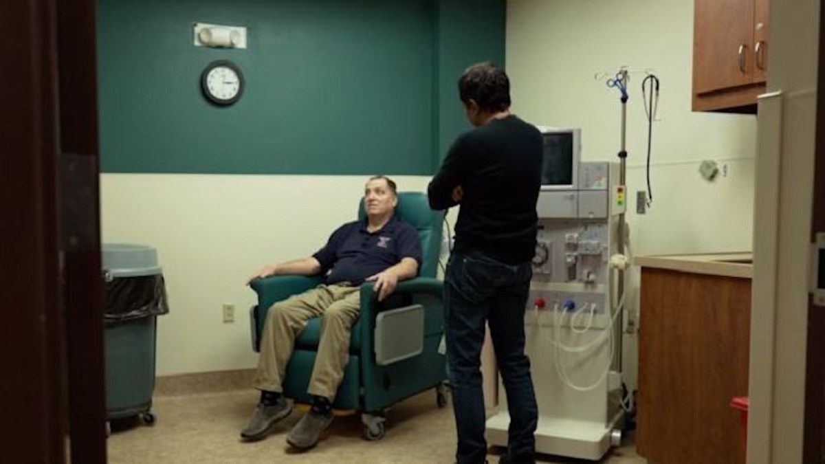 Żył 271 dni z przeszczepioną od świni nerką. Dzięki temu doczekał się dawcy