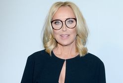 50-latka w dresach? Czemu nie. Komplet Młynarskiej to pomysł na wygodną zimową stylizację