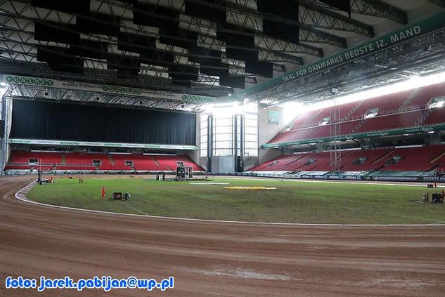 Dach na stadionie Parken prezentuje się okazale