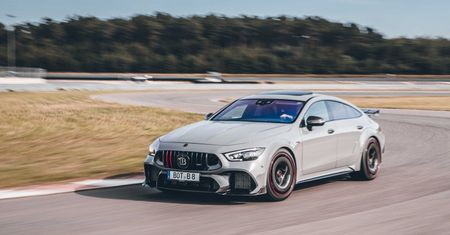 Brabus Rocket 900. Dzieło tunera jest tak mocne, że trzeba ograniczać je elektroniką
