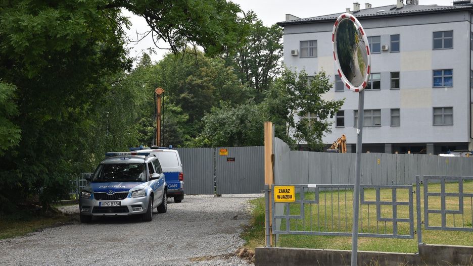 W związku z odnalezieniem niewybuchu ewakuowano wszystkich z Akademii Tarnowskiej, a wstęp na kampus uczelniany jest zamknięty do odwołania