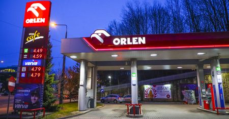 Tyle może zarobić zwykły kasjer na stacji Orlen. Kwota robi wrażenie