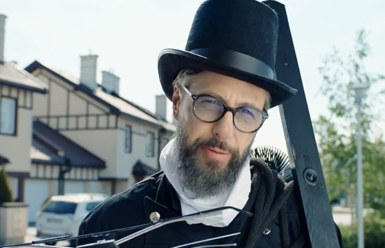 Szymon Majewski jako kominiarz reklamuje Dwupak w Plusie dla klientów Cyfrowego Polsatu (wideo)