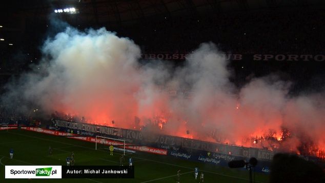 Oprawa kibiców Lecha w trakcie drugiej połowy