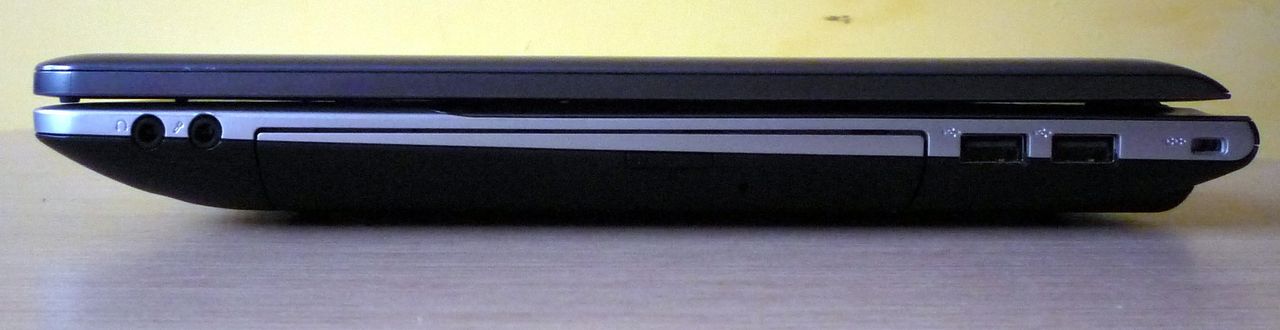 Samsung 350V5C - ścianka prawa (2 x audio, nagrywarka DVD, 2 x USB 2.0, Kensington Lock)