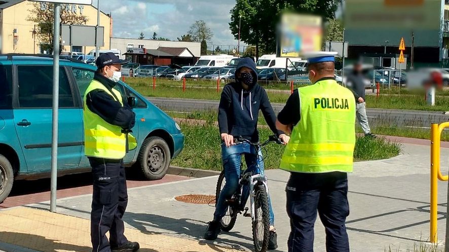 Od soboty policja może sprawdzać, czy rowerzyści i użytkownicy skuterów nie są zbyt młodzi