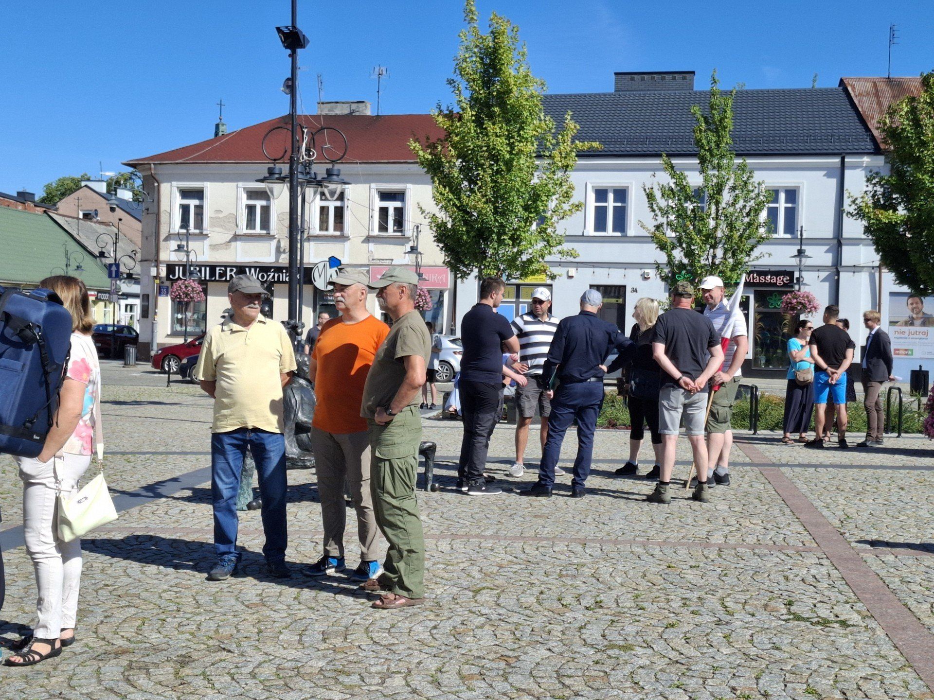 Na Rynku w Skierniewicach trwa protest przeciwko masowej migracji