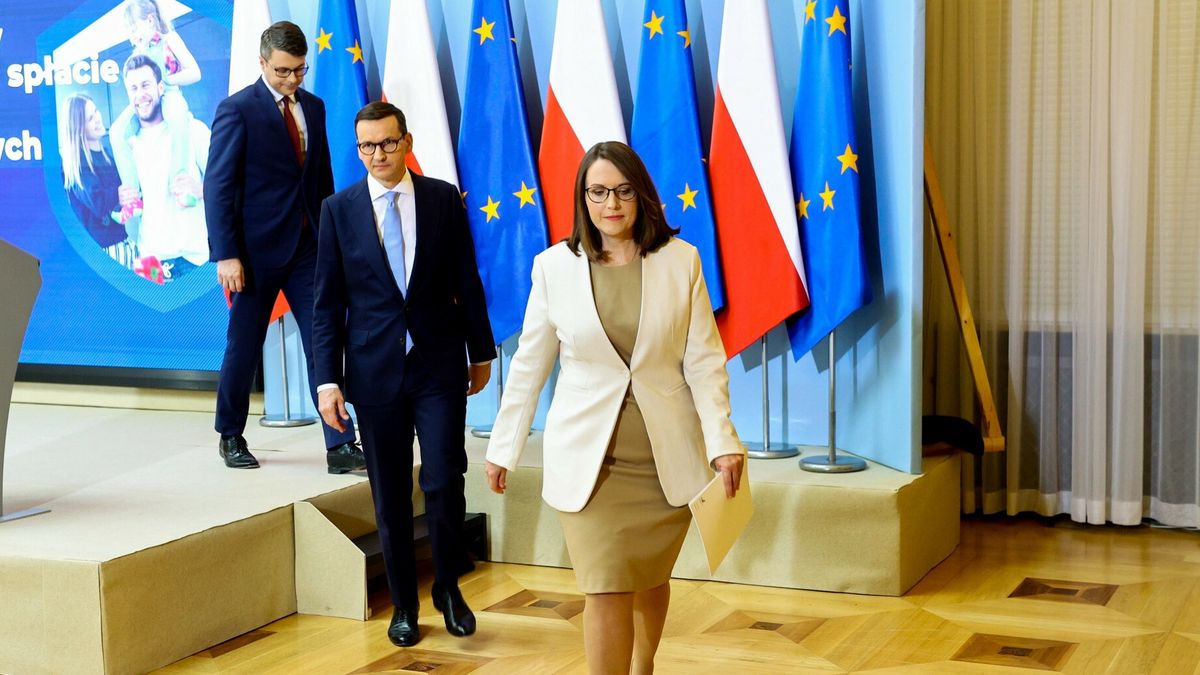 Tylko w resorcie finansów zatrudnienie wzrosło o blisko 30 proc. od 2015 r., a wydatki na pensje prawie się podwoiły