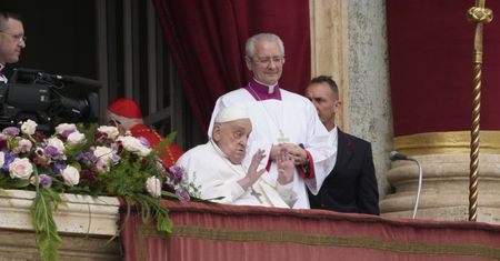 Papież pokazał się wiernym. Udzielił błogosławieństwa