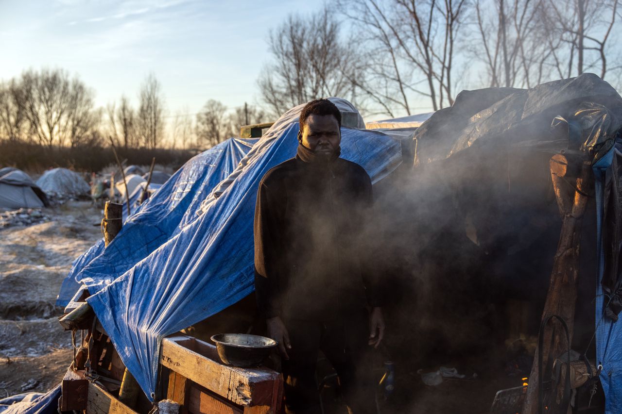 Ataki na burmistrzów. Spalili dom i samochody. Francuz uciekł z miasta