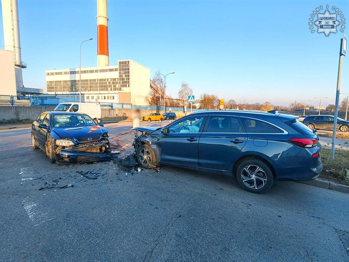 Pirat drogowy zatrzymany po pościgu. Miał 7 zakazów prowadzenia pojazdów i uciekł z więzienia