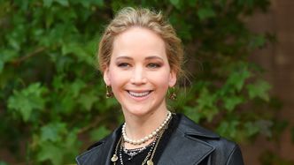 Jennifer Lawrence z WIDOCZNYM ciążowym brzuszkiem spaceruje ulicami Nowego Jorku (FOTO)