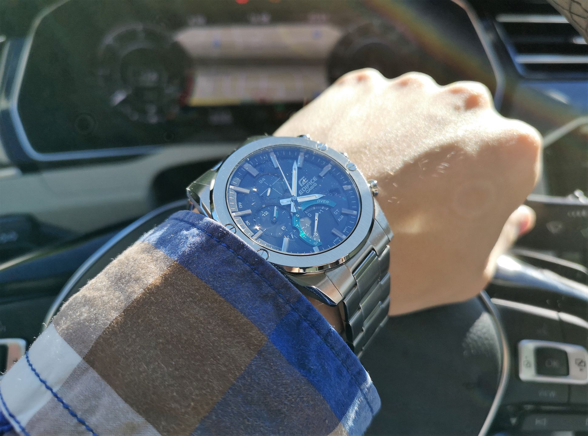 Krótki test Casio Edifice EQB-1000: Nowoczesne rozwiązania w cienkiej i eleganckiej kopercie 2