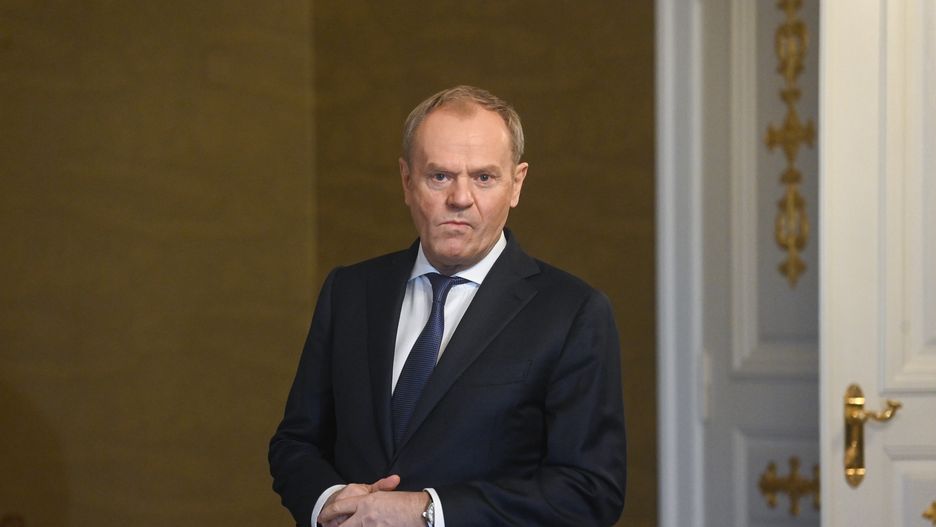 Helsinki, Finlandia, 14.01.2025. Premier Donald Tusk podczas wypowiedzi dla mediów w Pałacu Prezydenckim w Helsinkach, 14 bm. W stolicy Finlandii odbył się szczyt państw NATO w związku z ostatnimi incydentami związanymi z uszkodzeniem infrastruktury krytycznej. Kraje regionu dążą do wzmocnienia bezpieczeństwa morskiego. W związku z tym swoją aktywność także zwiększają Połączone Siły Ekspedycyjne, do których może dołączyć Polska. (sko) PAP/Piotr Nowak