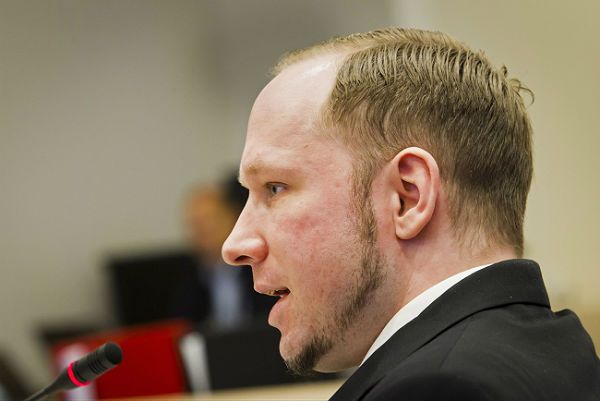 Anders Breivik grał rok na komputerze i planował ataki