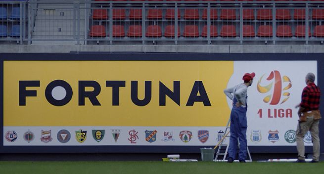 Fortuna reklamuje się jako sponsor 1 ligi piłkarskiej (wideo)