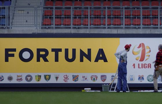 Fortuna reklamuje się jako sponsor 1 ligi piłkarskiej (wideo)
