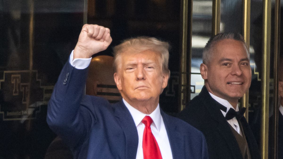 "Dzień Wyzwolenia" Trumpa coraz bliżej. Ekonomiści obniżyli prognozę gospodarczą