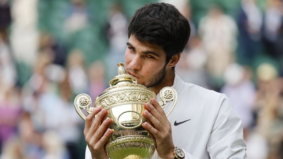 PAP/EPA / Tolga Akmen / Na zdjęciu: Carlos Alcaraz, mistrz Wimbledonu 2023