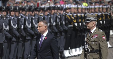 Akt polityczny i atomowy [OPINIA]