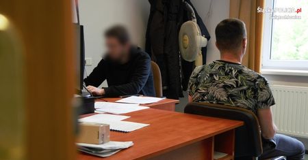 Włamał się do samochodu bo szukał plecaka