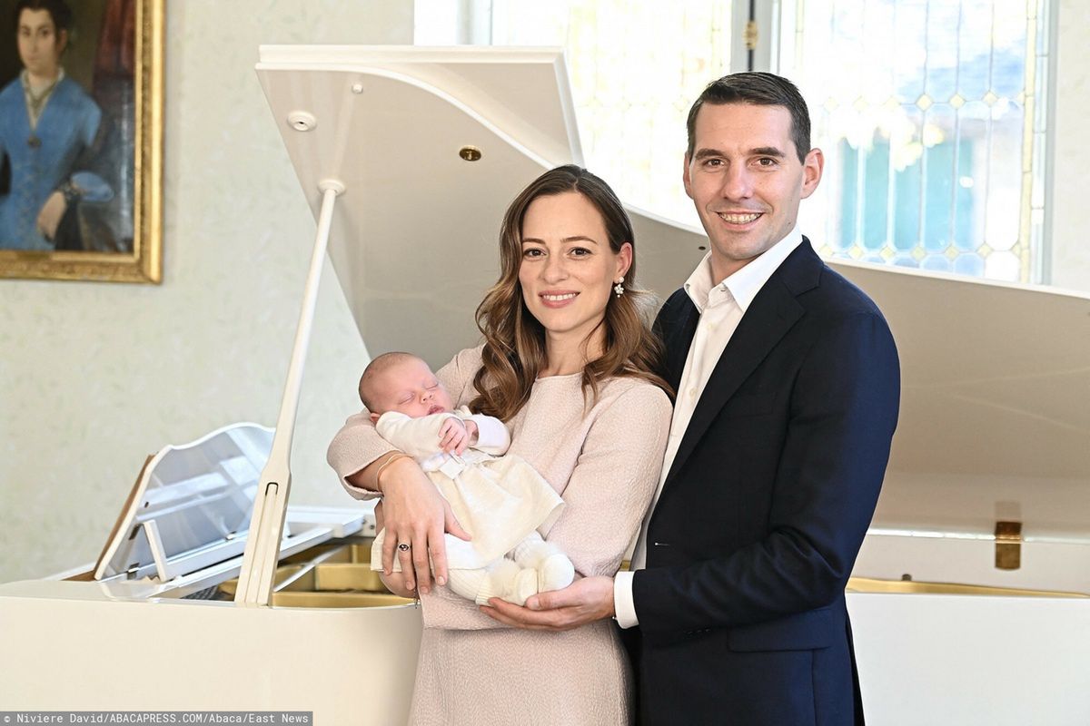 Były rumuński książę Nicholas Medforth-Mills z żoną i nowonarodzoną córeczką Marią Aleksandrą
