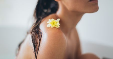 Kosmetyki, które działają także zapachem. Pobudzają, relaksują, a nawet poprawiają koncentrację
